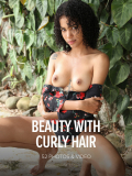 Beauty With Curly Hair: Abril #1 of 17