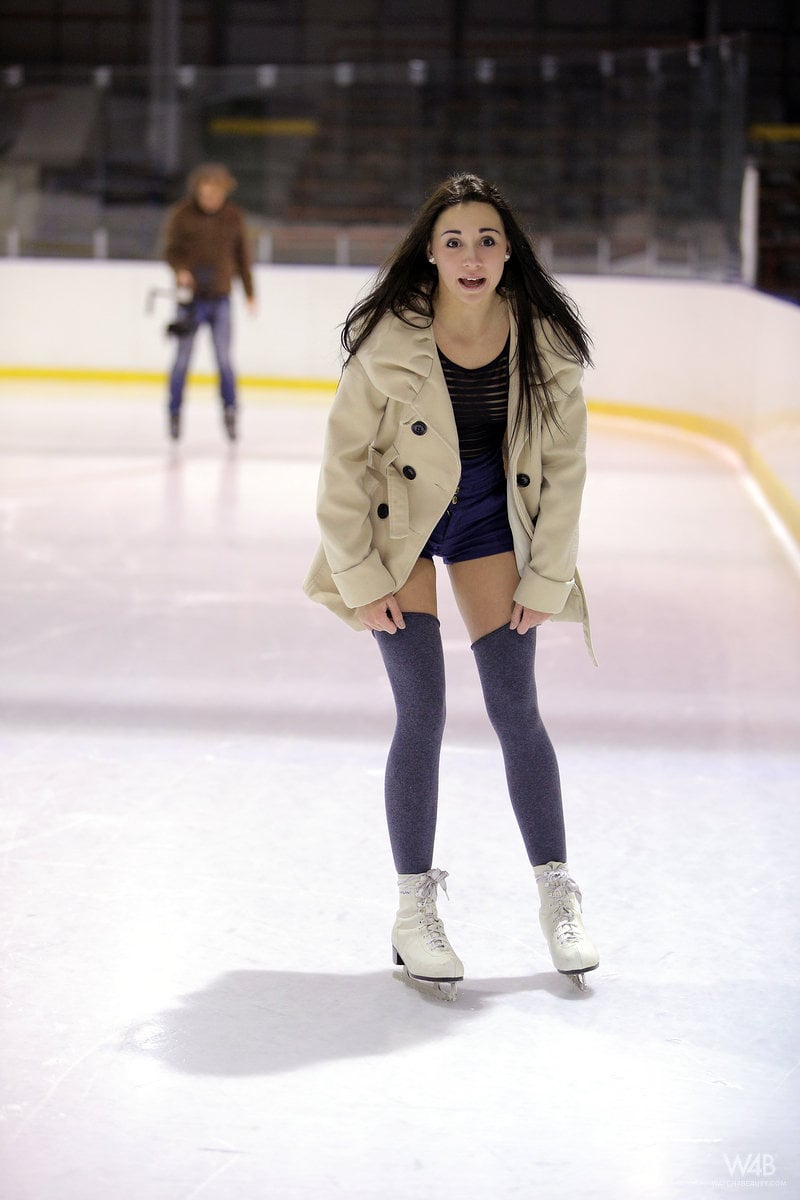 Nude ice skater pussy
