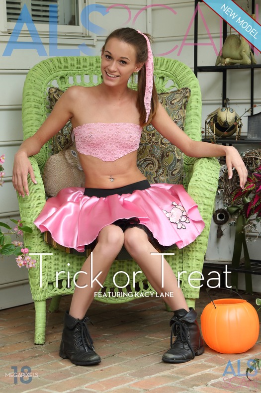 Janice Griffith, Kacy Lane in Trick or Treat photo 1 of 17