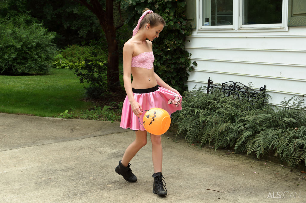 Janice Griffith, Kacy Lane in Trick or Treat photo 2 of 17