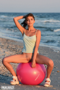 Beach Fitness: Monika #4 of 21