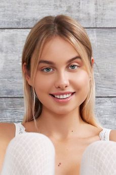 Sophia Blum nude galleries, photos & videos